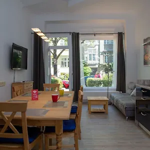 https://pandoras-home.find-berlin-hotels.com